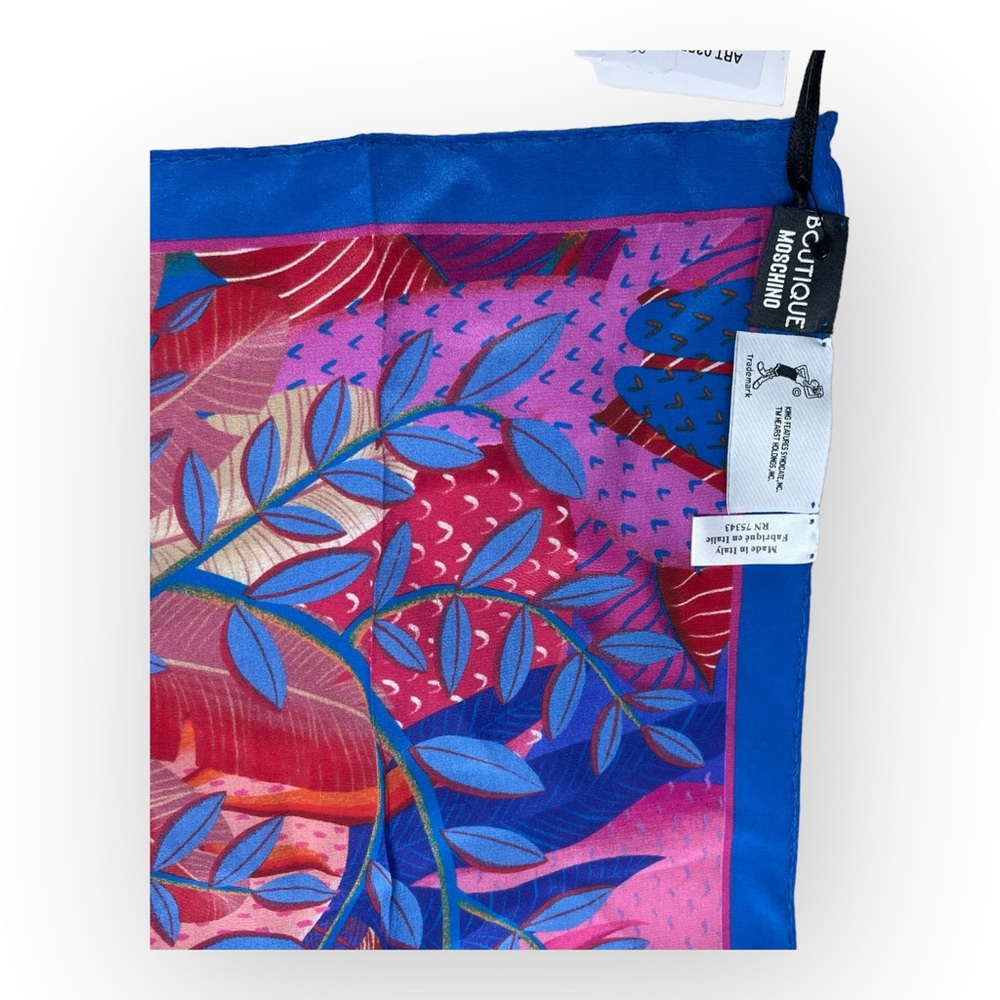 BOUTIQUE MOSCHINO Silk Scarf Floral Print OLIVE
OYL Square from Moschino 19x19” - Picture 8 of 10